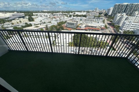 Condo in Miami Beach, Florida, 1 bedroom  № 1431463 - photo 2