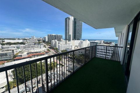 Condo in Miami Beach, Florida, 1 bedroom  № 1431463 - photo 1