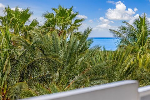 Condo in Miami Beach, Florida, 1 bedroom  № 1431465 - photo 24