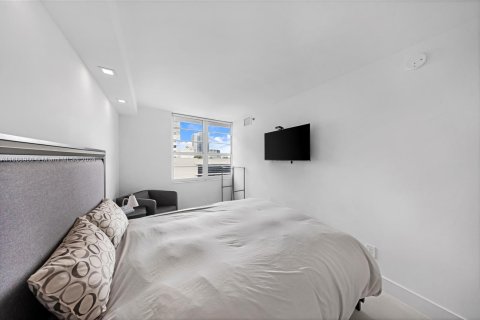 Condo in Miami Beach, Florida, 1 bedroom  № 1431465 - photo 13