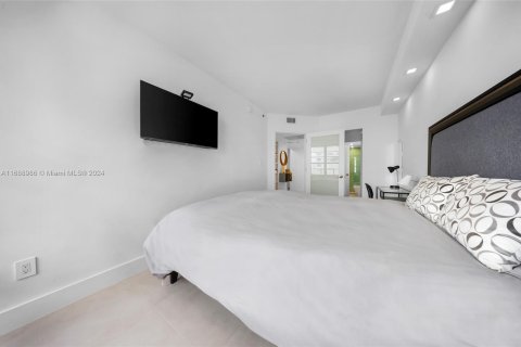 Condo in Miami Beach, Florida, 1 bedroom  № 1431465 - photo 16