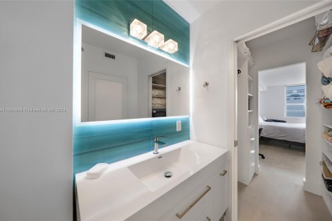 Condo in Miami Beach, Florida, 1 bedroom  № 1431465 - photo 20