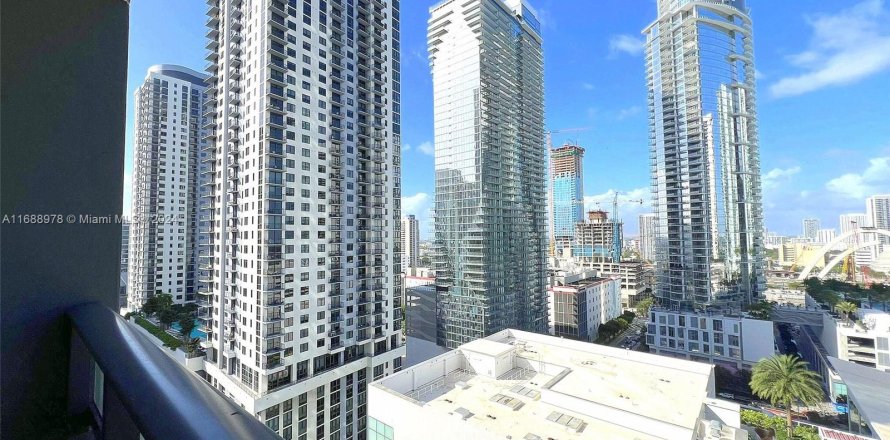 Condominio en Miami, Florida, 1 dormitorio  № 1431462