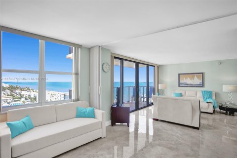 Condo in Hollywood, Florida, 2 bedrooms  № 1397802 - photo 11