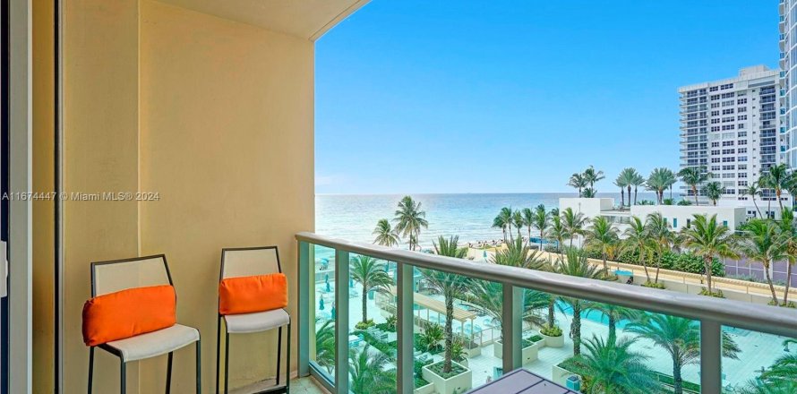 Condo in Hollywood, Florida, 2 bedrooms  № 1397802