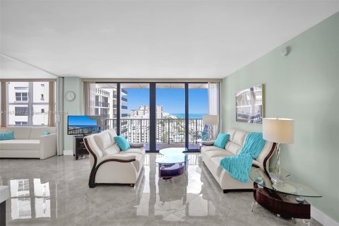 Condo in Hollywood, Florida, 2 bedrooms  № 1397802 - photo 8