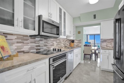 Condo in Hollywood, Florida, 2 bedrooms  № 1397802 - photo 22