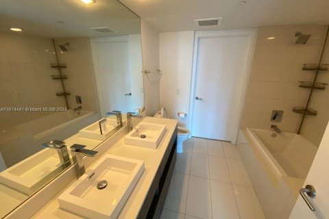 Condo in Miami, Florida, 1 bedroom  № 1397800 - photo 10