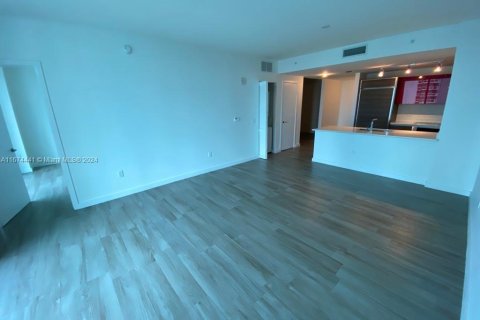 Condo in Miami, Florida, 1 bedroom  № 1397800 - photo 9