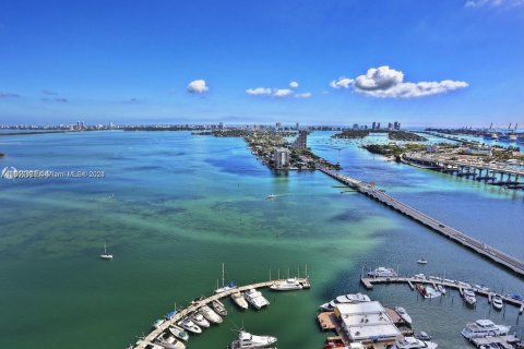 Condo in Miami, Florida, 1 bedroom  № 1383656 - photo 20