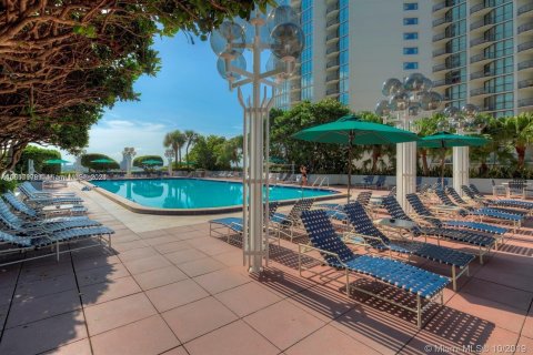 Condo in Miami, Florida, 1 bedroom  № 1383656 - photo 16