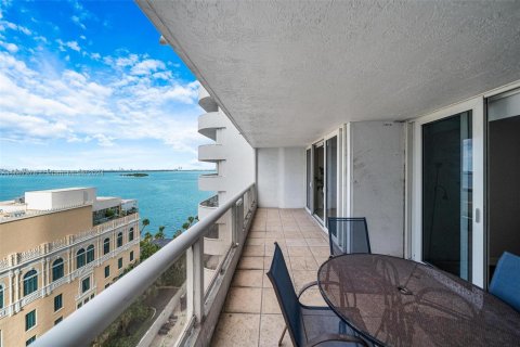 Condo in Miami, Florida, 1 bedroom  № 1383656 - photo 25