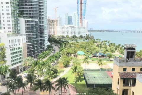 Condo in Miami, Florida, 1 bedroom  № 1383656 - photo 2