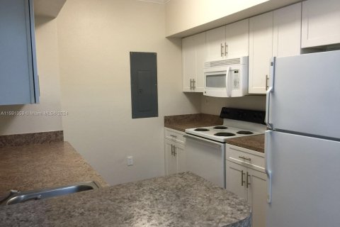 Condominio en venta en Pembroke Pines, Florida, 2 dormitorios № 1187426 - foto 12