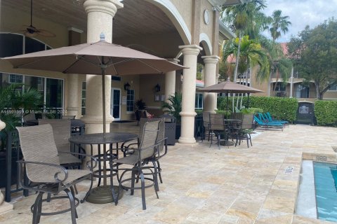 Condominio en venta en Pembroke Pines, Florida, 2 dormitorios № 1187426 - foto 24