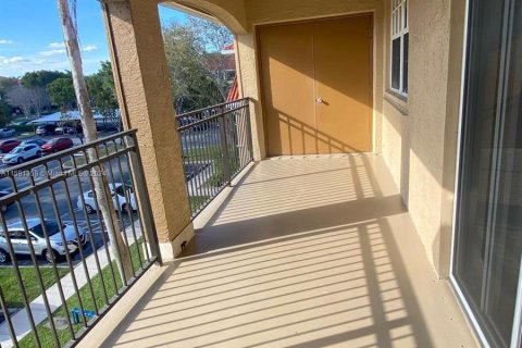 Condominio en venta en Pembroke Pines, Florida, 2 dormitorios № 1187426 - foto 18