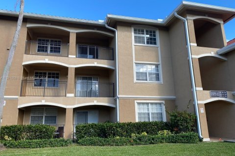 Condo in Pembroke Pines, Florida, 2 bedrooms  № 1187426 - photo 4