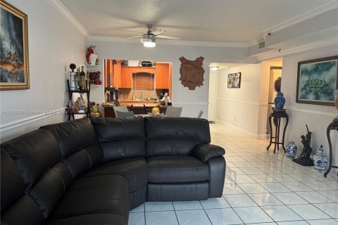 Condo in Hialeah Gardens, Florida, 2 bedrooms  № 1240560 - photo 4