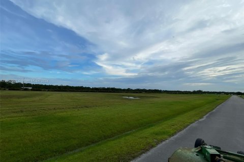 Купить земельный участок в Палм Сити, Флорида № 1061328 - фото 2
