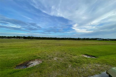 Купить земельный участок в Палм Сити, Флорида № 1061328 - фото 13