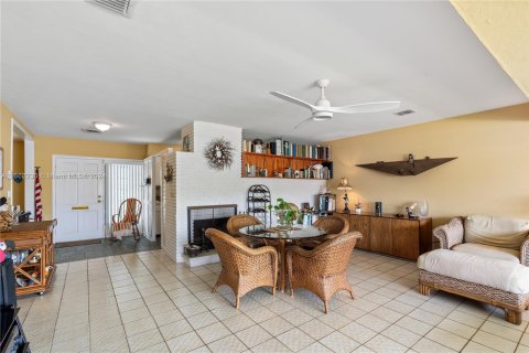 House in Fort Lauderdale, Florida 2 bedrooms, 130.62 sq.m. № 1375387 - photo 17