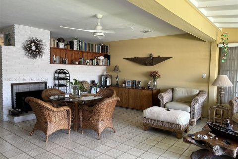 House in Fort Lauderdale, Florida 2 bedrooms, 130.62 sq.m. № 1375387 - photo 5