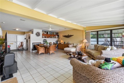 House in Fort Lauderdale, Florida 2 bedrooms, 130.62 sq.m. № 1375387 - photo 16