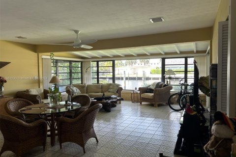 House in Fort Lauderdale, Florida 2 bedrooms, 130.62 sq.m. № 1375387 - photo 4