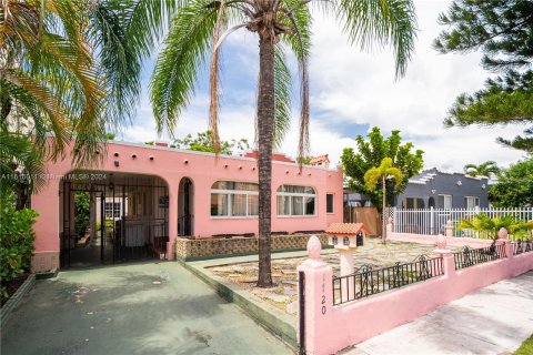 House in Miami, Florida 4 bedrooms, 190.64 sq.m. № 1281788 - photo 20