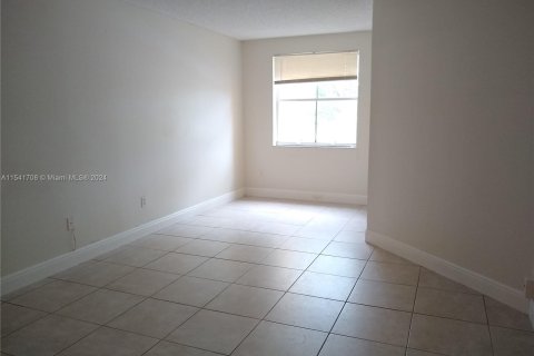 Copropriété à vendre à Pembroke Pines, Floride: 2 chambres, 101.36 m2 № 1058245 - photo 7