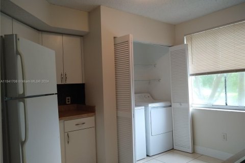Condominio en venta en Pembroke Pines, Florida, 2 dormitorios, 101.36 m2 № 1058245 - foto 3