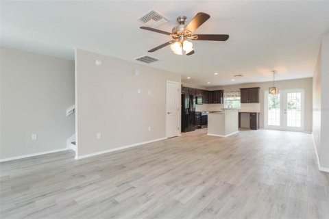 Casa en venta en Zephyrhills, Florida, 4 dormitorios, 201.04 m2 № 1359456 - foto 11