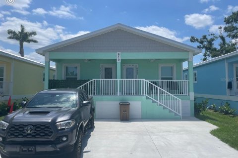 Commercial property in Punta Gorda, Florida 4 bedrooms, 170.01 sq.m. № 1245843 - photo 3