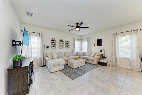 Casa en venta en Bradenton, Florida, 5 dormitorios, 218.88 m2 № 1302412 - foto 11