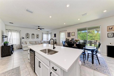 Casa en venta en Bradenton, Florida, 5 dormitorios, 218.88 m2 № 1302412 - foto 10