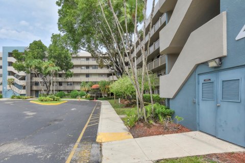 Condo in Pembroke Pines, Florida, 2 bedrooms  № 1420131 - photo 4