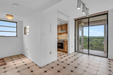 Condo in Pembroke Pines, Florida, 2 bedrooms  № 1420131 - photo 10