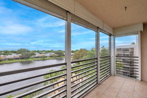 Condo in Pembroke Pines, Florida, 2 bedrooms  № 1420131 - photo 22