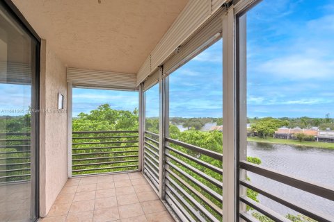 Condo in Pembroke Pines, Florida, 2 bedrooms  № 1420131 - photo 21