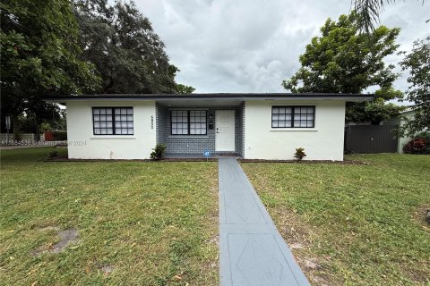 Villa ou maison à vendre à Pembroke Pines, Floride: 3 chambres, 154.22 m2 № 1420148 - photo 15