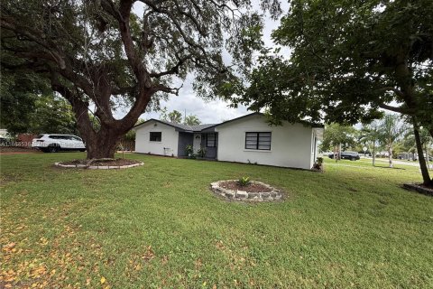 Villa ou maison à vendre à Pembroke Pines, Floride: 3 chambres, 154.22 m2 № 1420148 - photo 1