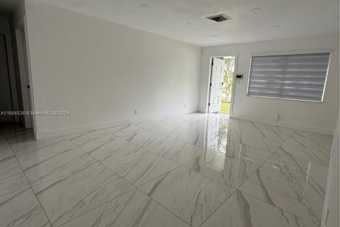 Villa ou maison à vendre à Pembroke Pines, Floride: 3 chambres, 154.22 m2 № 1420148 - photo 10