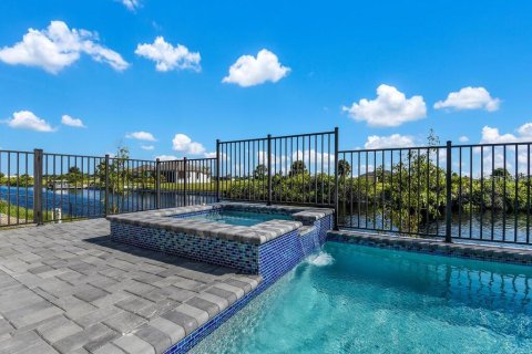 Villa ou maison à vendre à Cape Coral, Floride: 4 chambres, 247.96 m2 № 1401097 - photo 8