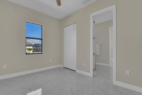 Villa ou maison à vendre à Cape Coral, Floride: 4 chambres, 247.96 m2 № 1401097 - photo 2