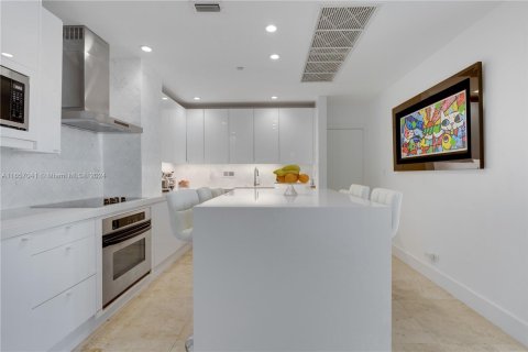 Condo in Miami Beach, Florida, 2 bedrooms  № 1357179 - photo 18