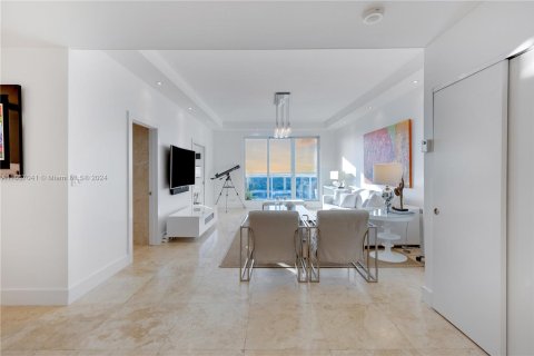 Condo in Miami Beach, Florida, 2 bedrooms  № 1357179 - photo 17