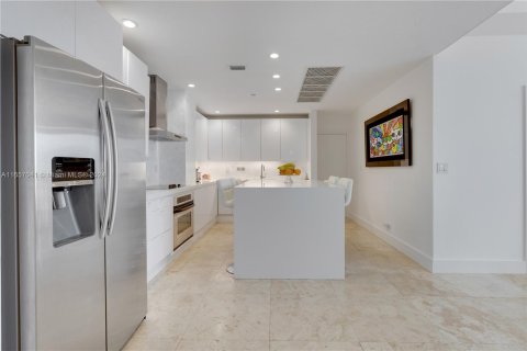 Condo in Miami Beach, Florida, 2 bedrooms  № 1357179 - photo 19