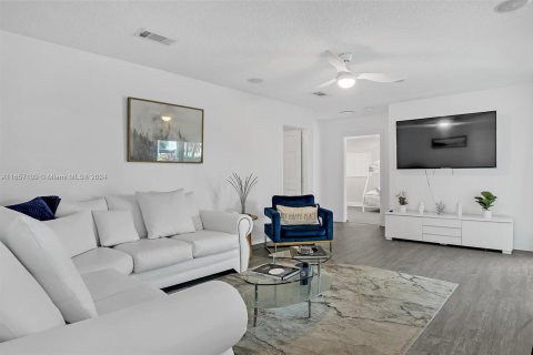 Casa en alquiler en Fort Lauderdale, Florida, 4 dormitorios, 203.27 m2 № 1357181 - foto 13