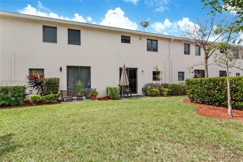 Townhouse in Miami, Florida 3 bedrooms, 165.09 sq.m. № 1078906 - photo 12