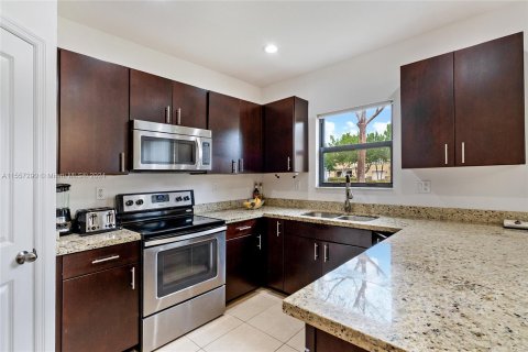 Townhouse in Miami, Florida 3 bedrooms, 165.09 sq.m. № 1078906 - photo 5
